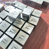 Cube d'élément en titane de différentes tailles